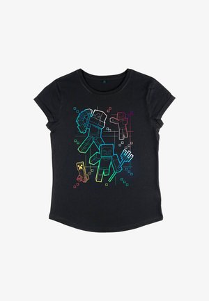 Sort kortærmet T-shirt med farverige pixeliserede Minecraft-figurer i rød, blå, gul og grøn mod en ensfarvet baggrund.