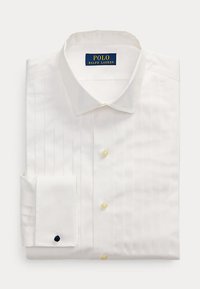 Gefaltetes weißes Hemd mit plissierter Vorderseite, geknöpften Manschetten und einem Polo Ralph Lauren Etikett innen am Kragen.