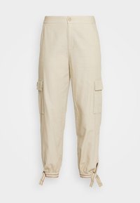 Beige cargo kalhoty vyrobené z lehkého materiálu s elastickým pasem, bočními kapsami a šňůrkami u kotníků. Obsahují praktické cargo kapsy.