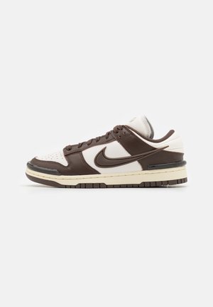 DUNK TWIST - Baskets basses - phantom/baroque brown/coconut milk