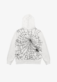 Weißer Hoodie mit einem großen schwarzen Spinnennetz-Motiv auf der Rückseite, ergänzt durch ein kleines Spinnen-Detail. Hergestellt aus weichem Stoff mit Kapuze.