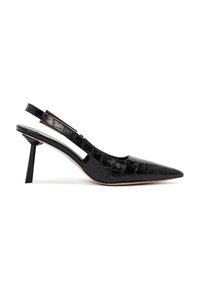 Scarpa slingback nera con punta affilata, in pelle lucida con finitura a stampa coccodrillo, tacco sottile a stiletto e design con ritagli sui lati.