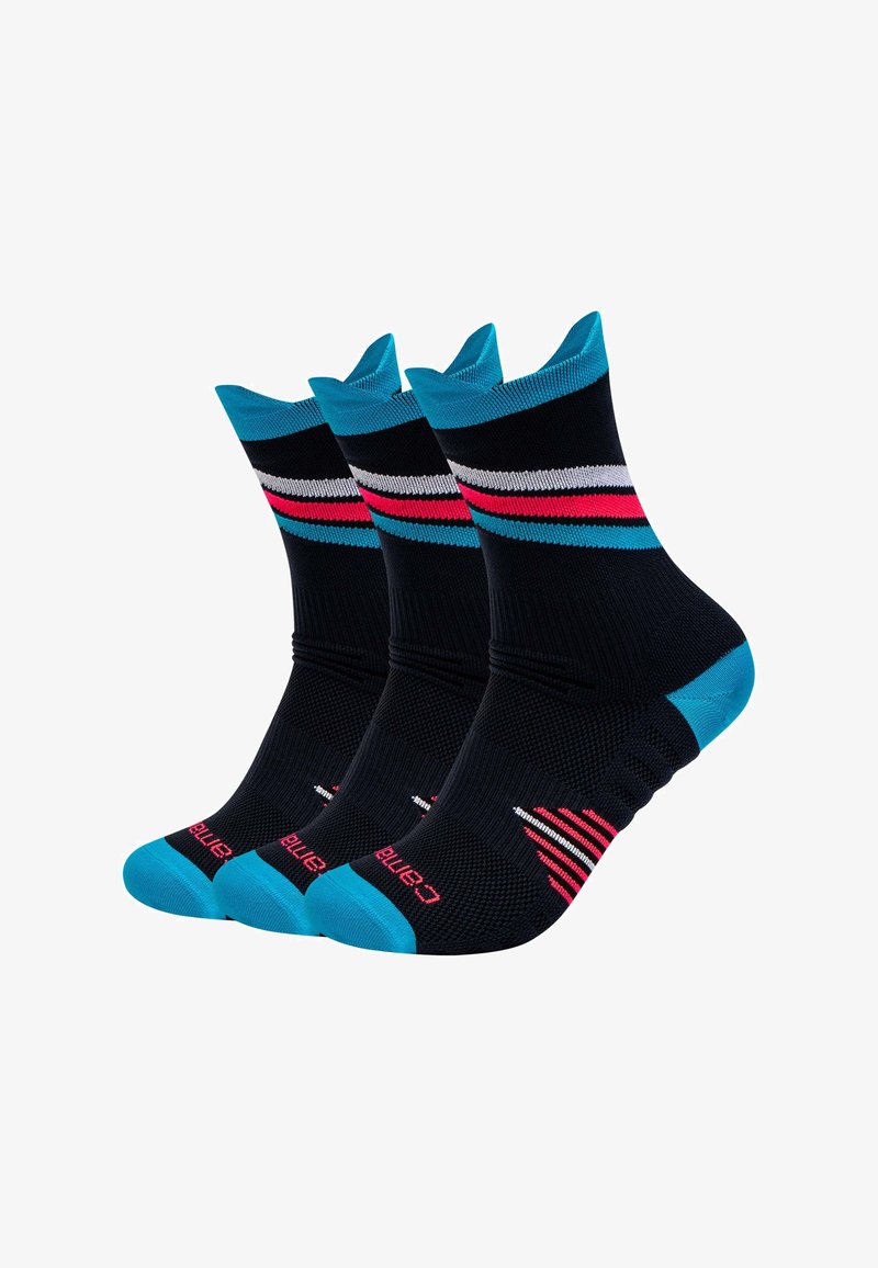 Tre par sorte atletiksokker med klare blå tæer, hæle og manchetter, der har horisontale røde, hvide og blå striber nær toppen.