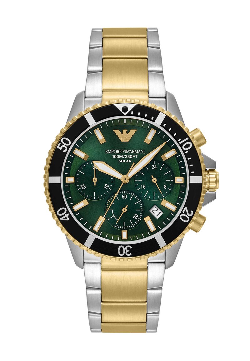 Orologio da uomo con quadrante verde, cinturino in acciaio inox oro e argento. Presenta una lunetta nera, sottoquadranti cronografici e una finestra della data.