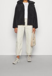 Weekday Abrigo de invierno - grey