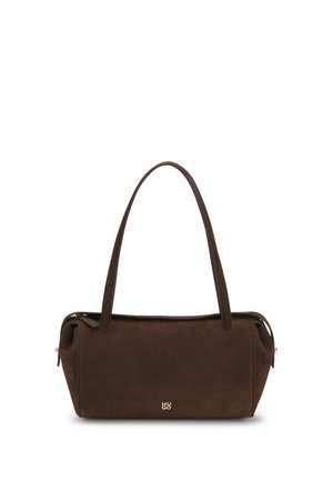 Dunkelbraune rechteckige Schultertasche mit zwei langen Henkeln und einem dezenten kleinen Metalllogo in der vorderen Mitte.