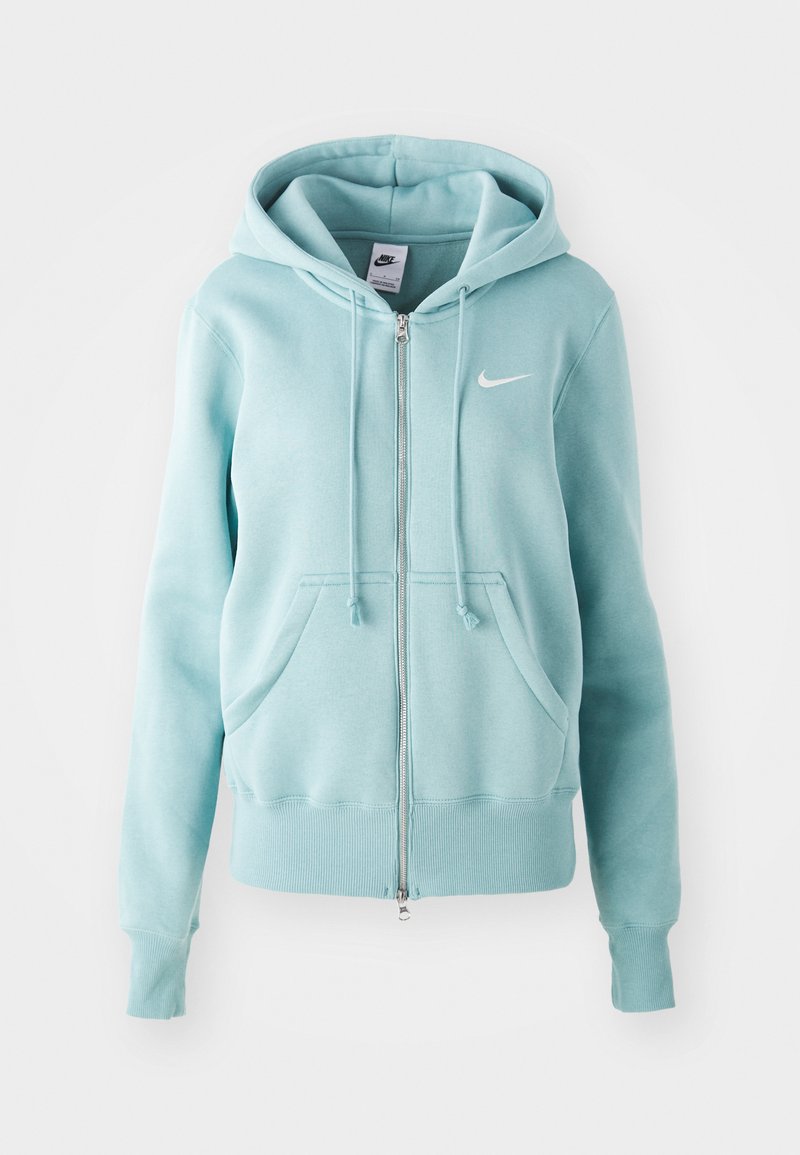 Gaiši zils kapuces džemperis ar rāvējslēdzēju, ar kangaroo kabatu, ar aukliņu kapuci un ribotām malām. Uz krūtīm ir maza balta Nike logo.