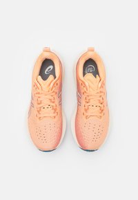 ASICS NOVABLAST 4 - Cestná bežecká obuv - faded orange/deep red