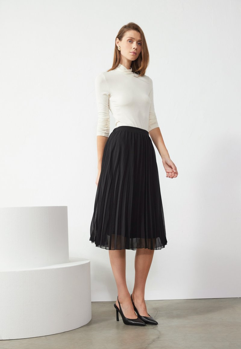 Jupe Plissée Noire MEXX Taille 34 - Occasion Très Bon état - Modèle TOP 818