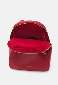 Anna Field Reppu - red