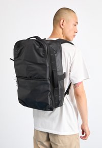 BASE CAMP VOYAGER TRAVEL UNISEX - Hátizsák - black/asphalt grey