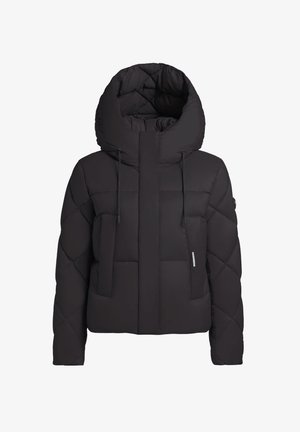 Chaqueta acolchada negra con una gran capucha, patrón de rombos, dos bolsillos frontales y cordones para ajuste. Tejido liso y aislante.