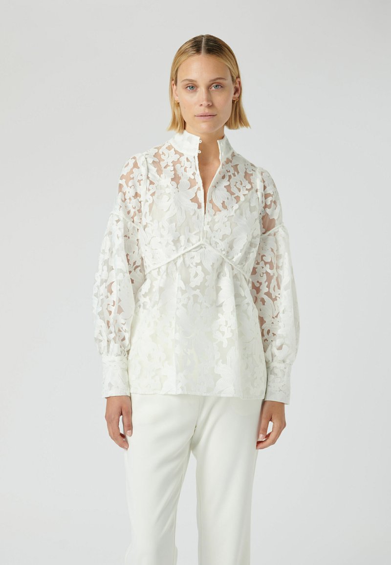 Maxine Blouse in Fleur Natural White