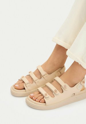 BADURA, BADURA WOMEN'S SANDALS BEIGE - Sandalias - beige