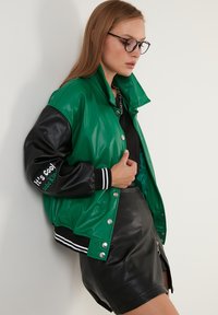 LELA LOOSE FIT - Imitatieleren jas - benetton color