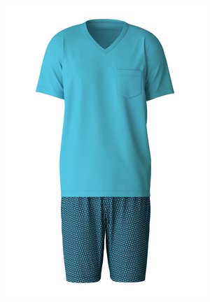 T-shirt turquoise à col en V avec une poche poitrine, associé à un short bleu à motifs comportant des formes géométriques dans des nuances de bleu variées.