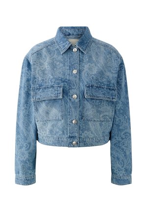 Veste en denim bleu recadrée avec motif paisley, fermeture à boutons, col pointu, manches longues et deux poches poitrine à rabat.