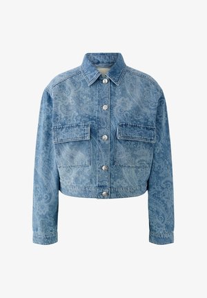 Veste en denim bleu recadrée avec motif paisley, fermeture à boutons, col pointu, manches longues et deux poches poitrine à rabat.