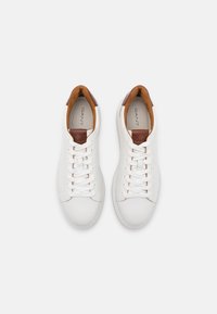 GANT MC JULIEN - Sapatilhas - white/cognac