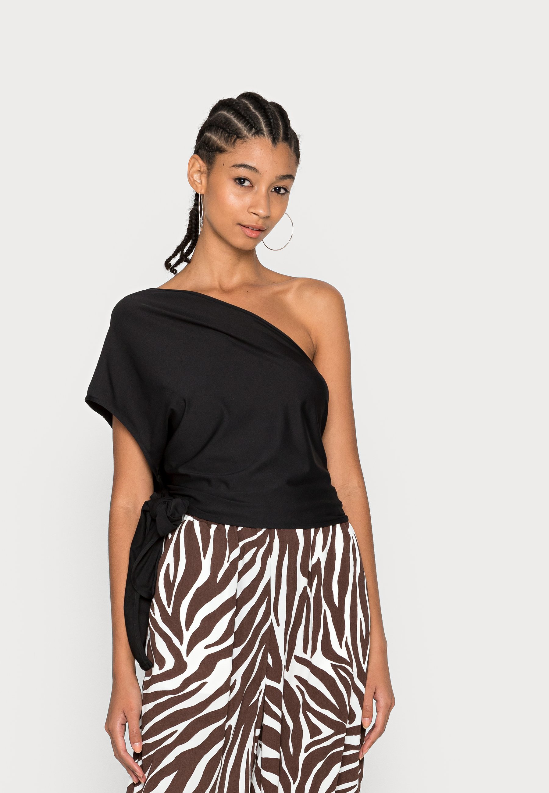 Weekday IRIS WRAP ONE SHOULDER - Blouse 