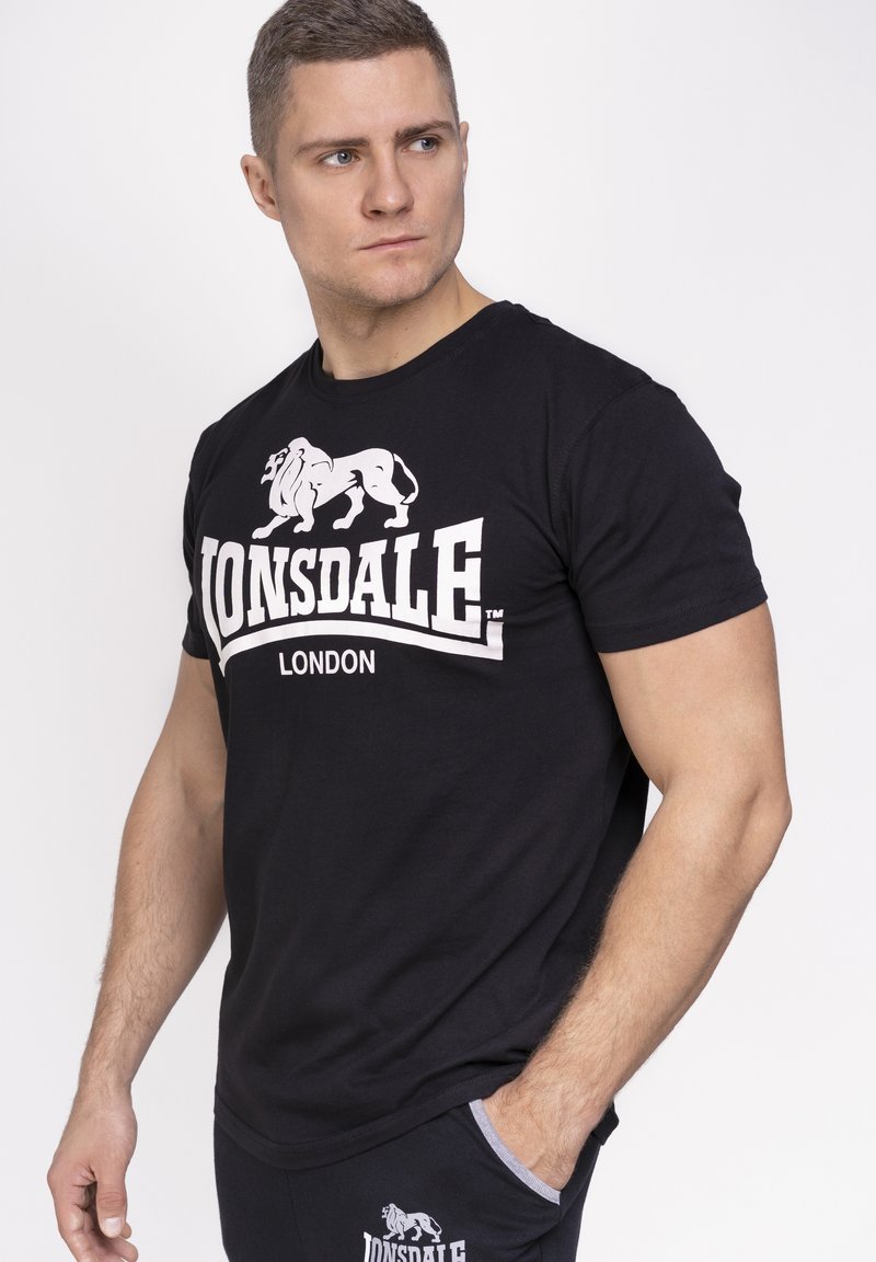 Lonsdale - NORMALE PASSFORM LOGO - Print T-shirt - black, Enlarge