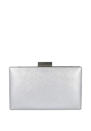 Bolso de mano rectangular plateado con superficie texturizada y un pequeño cierre metálico en la parte superior sobre un fondo blanco.