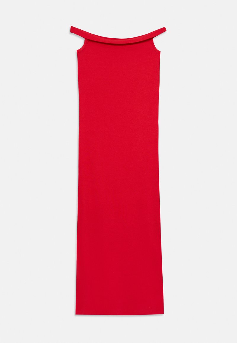 Piros, vállról lehúzott, hosszú ruha sima anyagból. A fazon testes és egyenes, minimális esztétikával rendelkezik.