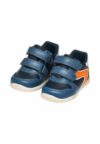 Scarpe in pelle blu per bambini con accenti arancioni, dotate di due strap regolabili in velcro e un design testurizzato sulla parte superiore.