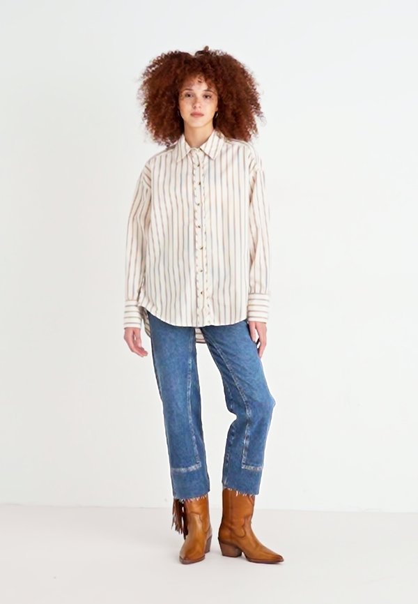 STRIPED VARSITY VIBES - Button-down blouse - ivory2