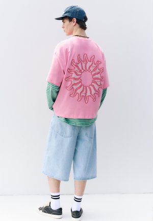 PULL&BEAR, BOXY STWD GRAPHIC - T-SHIRT - T-shirt imprimé - pink