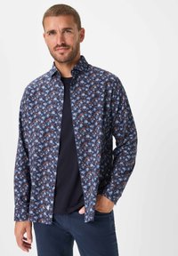 Langarm overhemd met een blauw bloemenpatroon op een donkere achtergrond, met een gestructureerde kraag en een zachte stoffen textuur.