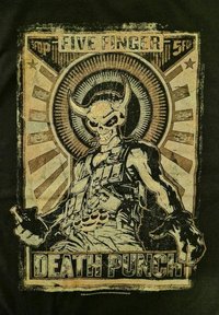 Černé tričko s grafickým potiskem kostlivce s rohy, v armádním výstroji, s textem "FIVE FINGER DEATH PUNCH" tučným písmem.