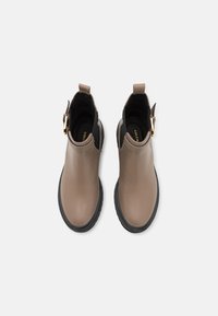 Coccinelle SMOOTH - Puszābaki ar platformu - warm taupe