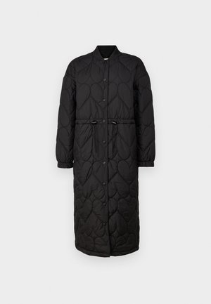 Schwarzer gesteppter langer Mantel mit runder Ausschnitt, Druckknöpfen, Kordelzug in der Taille und gerippten Bündchen, verziert mit einem strukturierten Blattmuster.