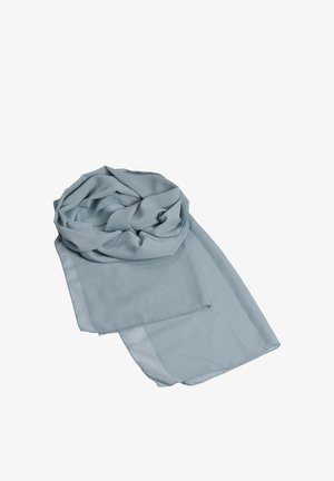 Lichtblauwe, doorschijnende sjaal gemaakt van zachte stof; heeft een vloeiend, gedrapeerd ontwerp en rafelige randen. Bij benadering rechthoekige vorm.