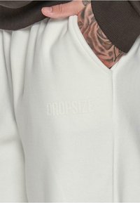 Dropsize HEAVY LOOSE FIT JOGGER - Joggebukse - cream white