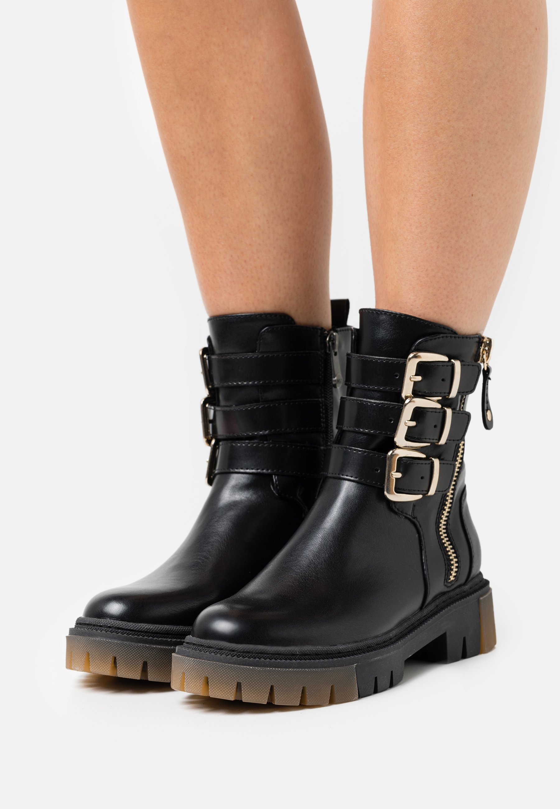 Marco Tozzi Cowboy/biker ankle boot