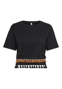 Camiseta negra de manga corta con un borde de borlas negras y naranjas en el dobladillo, con acentos decorativos de cuentas a lo largo del fleco.