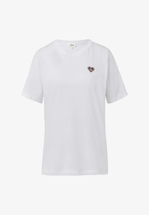 T-shirt en coton blanc à manches courtes et col rond, arborant une petite broderie en forme de cœur multicolore sur la poitrine gauche.