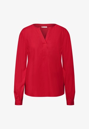 Blouse rouge à manches longues avec un col en V, fabriquée dans un tissu lisse. Présente des détails froncés au niveau des épaules et des poignets ajustés.