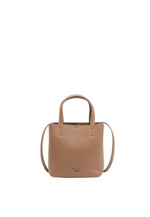 Hellbraune Leder-Tote mit zwei kurzen Griffen und einem abnehmbaren Schultergurt. Verfügt über eine strukturierte Oberfläche und ein kleines Logo auf der Vorderseite.