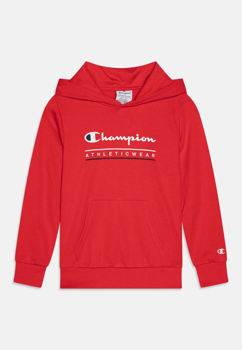 Sudadera roja con bolsillo frontal, capucha con cordón y puños acanalados que presenta el logo "Champion ATHLETICWEAR" en texto blanco y negro.