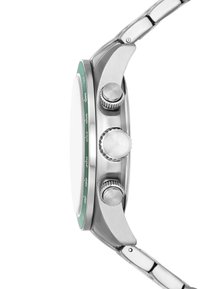 Montre en acier inoxydable avec un boîtier rond, une lunette verte et trois boutons de couronne. Bracelet de style avec finition polie et maillons.