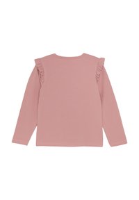 Langärmliges Oberteil aus weichem rosa Baumwollstoff, mit Rüschendetails an den Schultern und einem runden Ausschnitt, auf der Rückseite unifarben gestaltet.