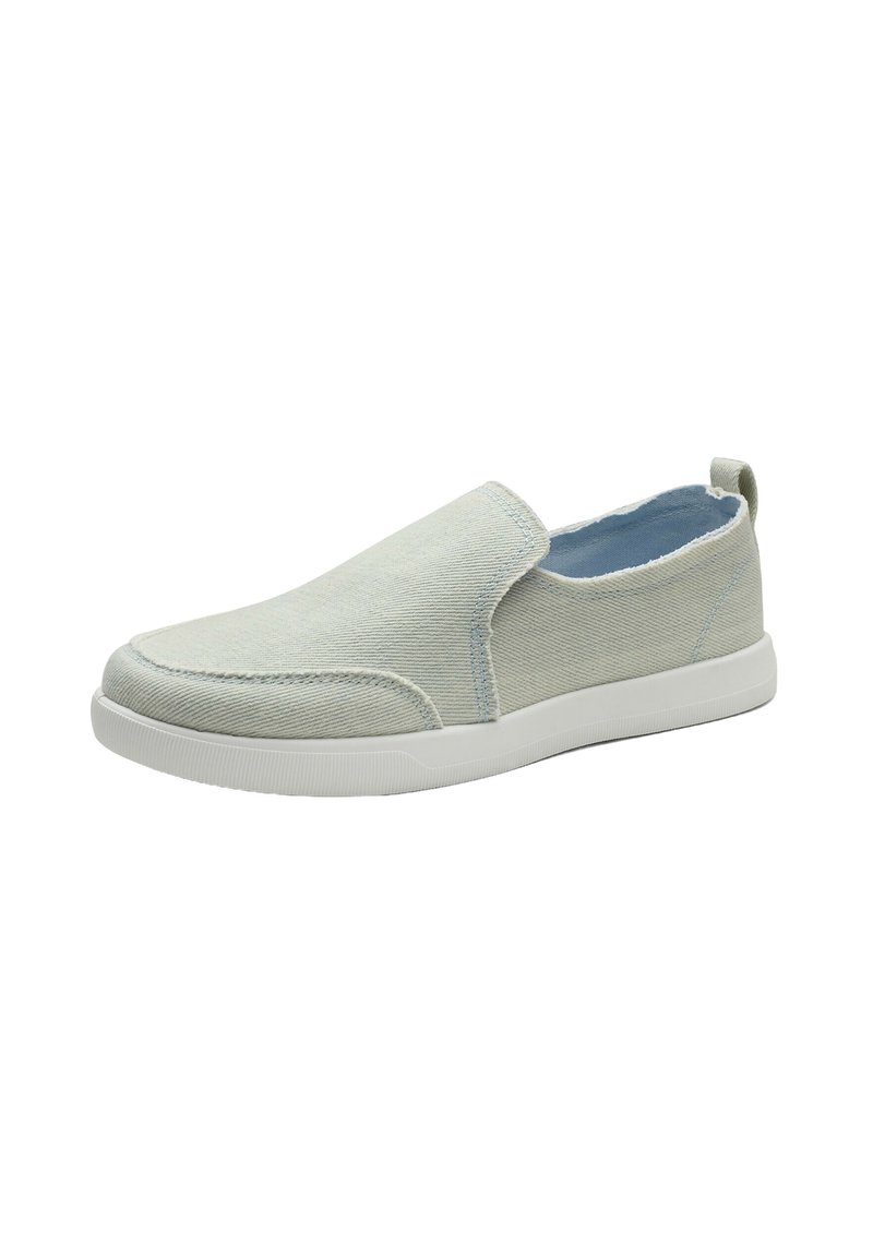 Svijetloplave slip-on cipele izrađene od teksturirane tkanine s bijelim gumenenim đonom i malim stražnjim ušicom za lakše obuvanje.