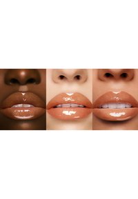 Drei Lippenpaare zeigen verschiedene Lippenfarben: tiefbrauner Schimmer, metallisches Pfirsich und sanftes Nude mit glänzendem Finish.