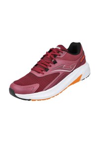 Zapatilla deportiva de malla roja con detalles en negro, que presenta una suela blanca acolchada y un detalle en naranja. Diseñada para la comodidad y la transpirabilidad.