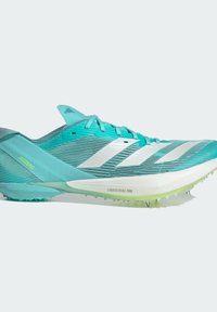 Scarpa da running Adizero in tonalità teal con accenti grigi, dotata di una tomaia testurizzata, tre strisce bianche e un fondo leggero con puntali.