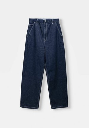 Bequeme, dunkelblaue Denim-Jeans im Loose-Fit-Stil mit hoher Taille, seitlichen Taschen und sichtbaren Nähten. Ausgestattet mit einem klassischen Knopf- und Reißverschluss.