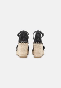 KARL LAGERFELD KAMINI MID EMBRO ANKLE LOOP - Saltos plataforma - black